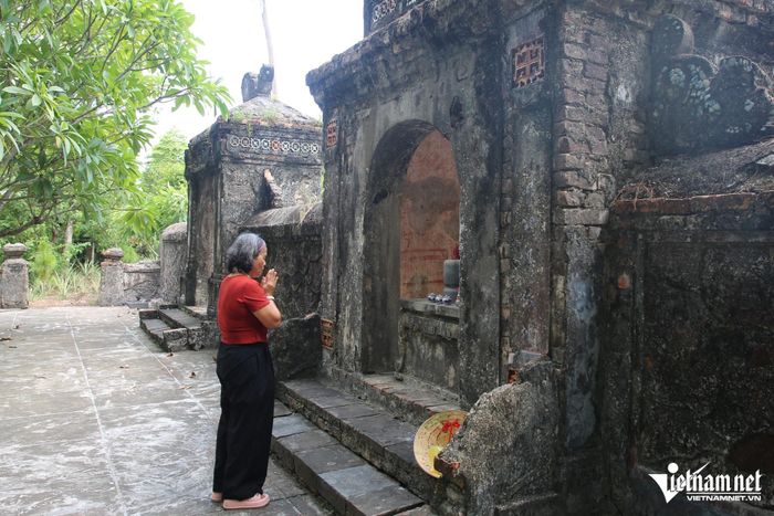 Vào rằm tháng 11 âm lịch hằng năm, nhà chùa tổ chức ngày giỗ chung để tưởng nhớ các thái giám được an táng tại đây.