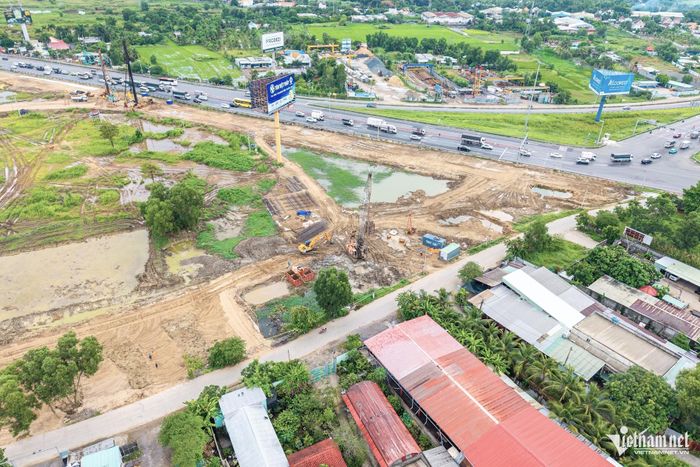 Hạng mục thi công tại nút giao Chợ Đệm, điểm đầu dự án cao tốc TPHCM - Trung Lương - Mỹ Thuận. Ảnh: TK.
