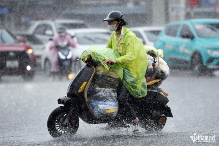 Hoàn lưu bão số 4 gây mưa lớn nhiều nơi ở miền Bắc. Ảnh: Hoàng Minh