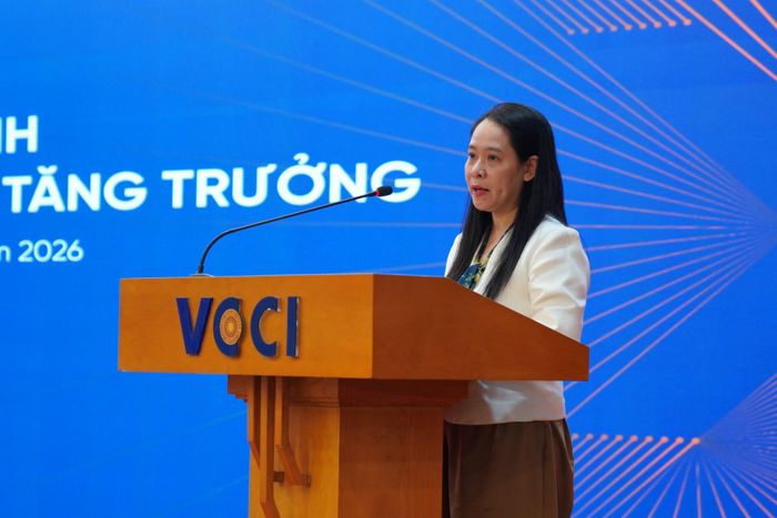Bà Cao Thị Thanh Lan, đại diện Cục Quản lý, giám sát chính sách thuế, phí và lệ phí (Bộ Tài chính) phát biểu tại Hội thảo