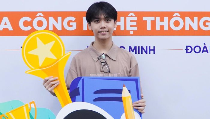 Huỳnh Ngọc Nhân, cựu học sinh Trường THPT chuyên Lê Quý Đôn (Đà Nẵng), thủ khoa Kỳ thi tốt nghiệp THPT 2026 của TP. Đà Nẵng ở tổ hợp X26. Ngọc Nhân từng giành giải Nhất ICPC THPT Quốc gia năm 2024. Ngọc Nhân là tân sinh viên ngành Khoa học máy tính - chương trình tiên tiến.