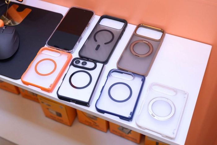 Các ốp lưng của iPhone 18 Pro, iPhone 18 Pro Max và iPhone gập tại Việt Nam. Ảnh: Cuhiep