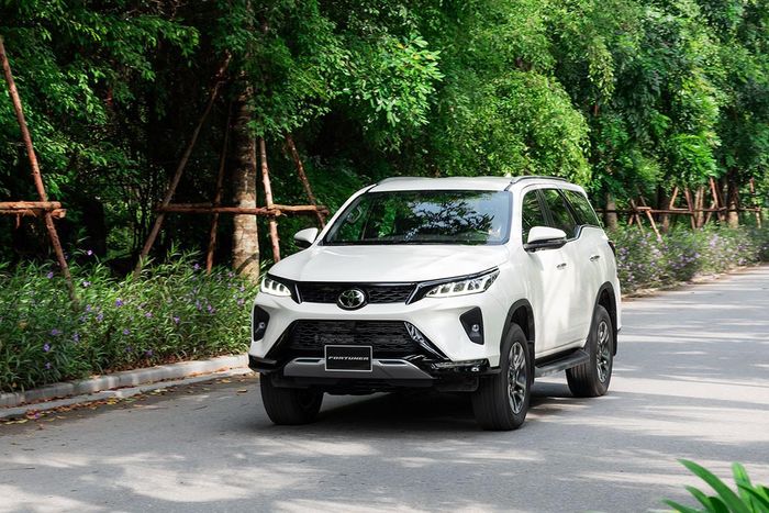 Xác xe nặng khiến các mẫu xe SUV thường có mức tiêu hao nhiên liệu cao hơn so với xe khung gầm liền khối cùng chủng loại. Ảnh: TMV