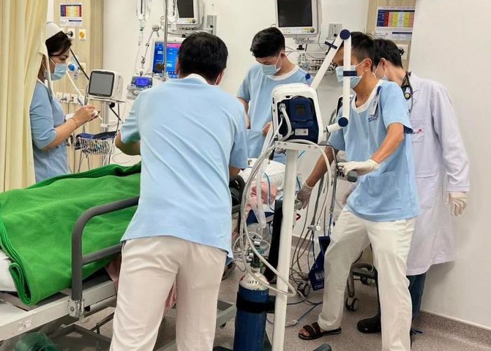 Một ca cấp cứu ngừng tuần hoàn. Ảnh: BSCC.