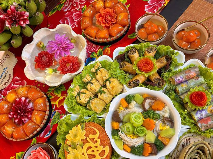 Mâm cỗ cúng thể hiện lòng thành của gia chủ. Ảnh: Thu Huong Vu
