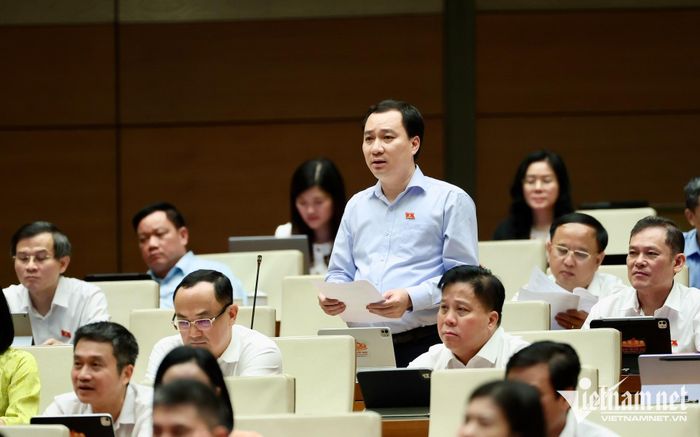 Đại biểu Vũ Văn Tiến