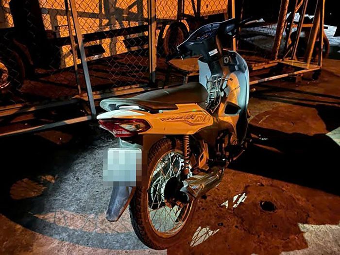 Chiếc xe máy tang vật vụ cướp. Ảnh: CACC