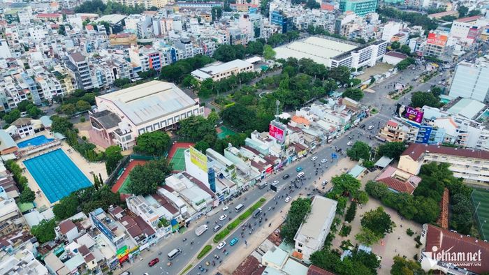 Khu vực quanh Trung tâm triển lãm và thể dục thể thao quận Tân Bình (cũ) thuộc phường Tân Sơn Nhất được đề xuất phát triển đô thị TOD. Ảnh: Tuấn Kiệt