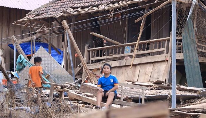 Mưa lũ khiến nhiều gia đình tại Mỹ Lý lâm cảnh mất nhà