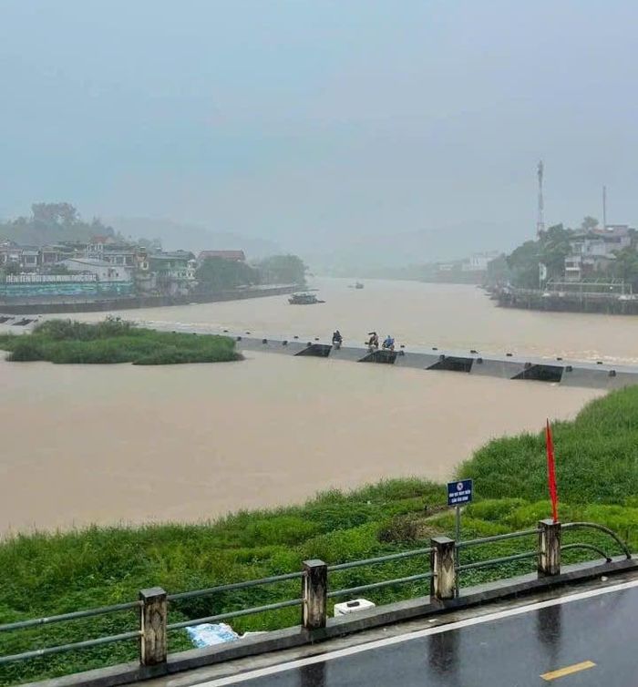 Sông Tiên Yên nước lũ cũng bắt đầu dâng 