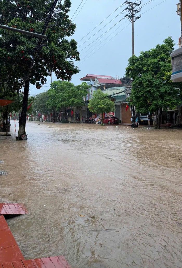 Tuyến phố trung tâm phường Cửa Ông "đường thành sông"