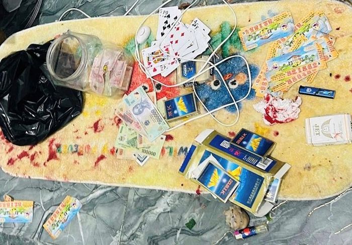 Tang vật tại hiện trường vụ đánh bạc. (Ảnh:CA)