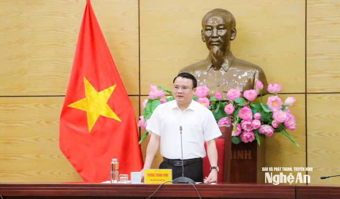 Phó Chủ tịch UBND tỉnh Phùng Thành Vinh - Chủ tịch Hội đồng thẩm định bảng giá đất, hệ số điều chỉnh giá đất tỉnh Nghệ An kết luận cuộc họp. Ảnh: Thái Dương