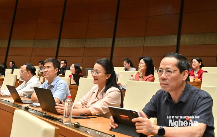 Đoàn ĐBQH tỉnh Nghệ An dự kỳ họp. Ảnh: Viết Chung