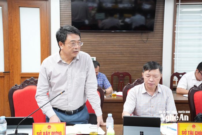 Ông Đoàn Văn Đại - Phó Giám đốc Sở Xây Dựng phát biểu về vấn đề quy hoạch xã và những vấn đề liên quan đến công tác giải ngân. Ảnh: Nguyễn Toàn