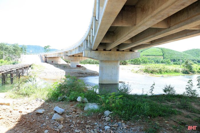 Tuy nhiên, với mục tiêu hoàn thành công trình đúng kế hoạch, nhà thầu đã chủ động xây dựng kế hoạch, tiến độ từng hạng mục phù hợp thực tế, điều kiện thi công.