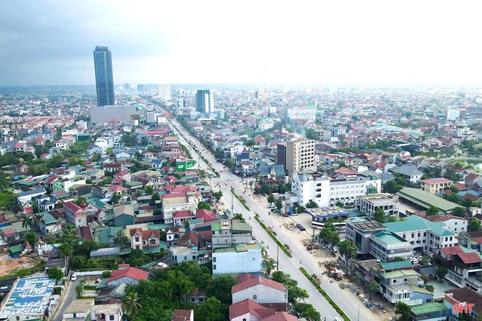 Toàn tuyến quốc lộ 1 qua trung tâm Hà Tĩnh.