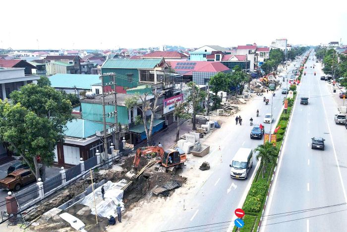 Sau đợt mưa lớn, các nhà thầu đã trở lại công trường, đẩy nhanh tiến độ thi công dự án.