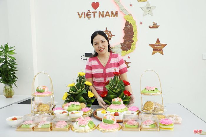 Tiệm bánh Lê Thương nhận đặt đơn lễ cúng rằm với đa dạng các loại bánh, xôi.