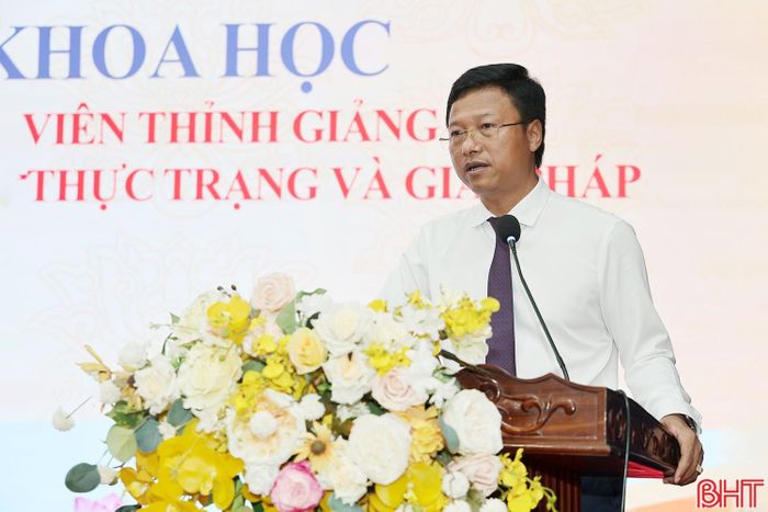 Hiệu trưởng Trường Chính trị Trần Phú Phan Duy Vĩnh bế mạc hội thảo.