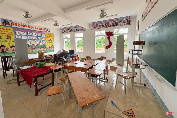 Việc bàn giao công trình sớm sẽ giúp nhà trường có thời gian sắp xếp lại bàn ghế, trang trí phòng học, bố trí thiết bị dạy học và các điều kiện cần thiết khác.