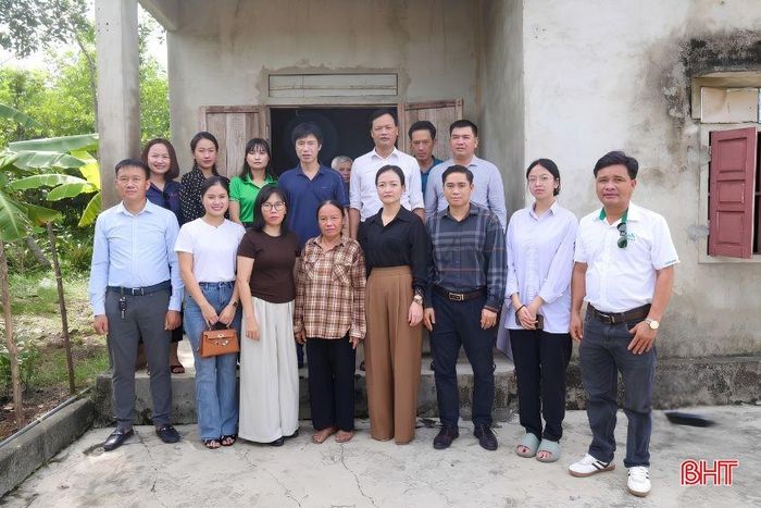 Hơn 78 triệu đồng hỗ trợ cho gia đình bà Võ Thị Nghi là số tiền của các nhà hảo tâm gửi tặng thông qua số tài khoản của chương trình Vòng tay nhân ái.