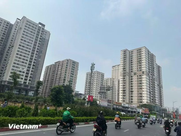 Luật Kinh doanh bất động sản cần có các công cụ, biện pháp để ngăn chặn các hành vi thao túng, “thổi giá” bất động sản. (Ảnh: Việt Hùng/Vietnam+)