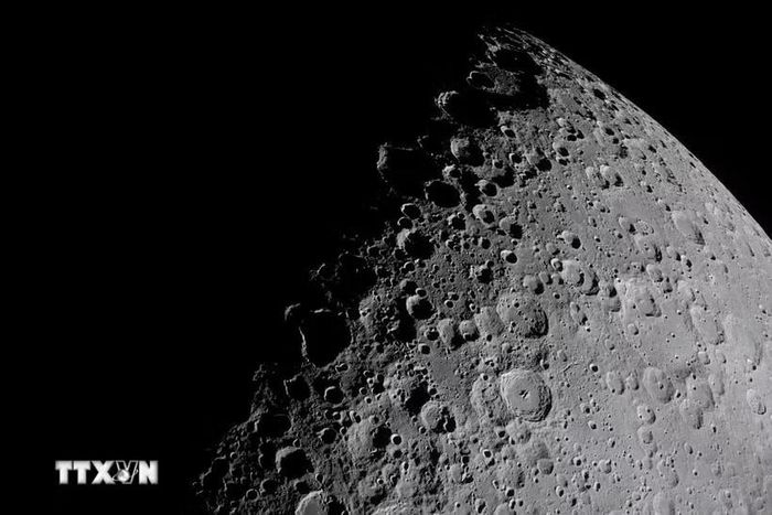 Hình ảnh Mặt Trăng được quan sát từ tàu vũ trụ Orion. (Ảnh: THX/TTXVN)