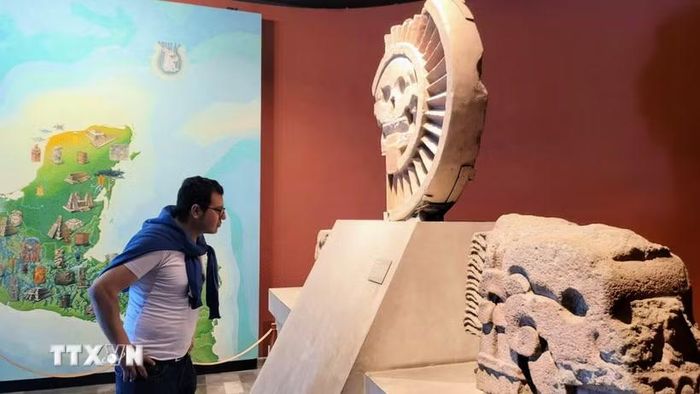 Khách tham quan Bảo tàng Nhân chủng học Quốc gia Mexico (Museo Nacional de Antropología). (Ảnh minh họa. Phi Hùng/TTXVN)