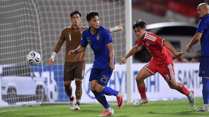 "Voi Chiến" Thái Lan đã để lộ nhiều sơ hở ở trận đấu với Singapore. (Ảnh: aseanutdfc)