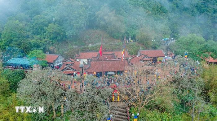 Non thiêng Yên Tử (Quảng Ninh), một biểu tượng vĩnh cửu của Phật giáo Việt Nam. (Ảnh: TTXVN phát)