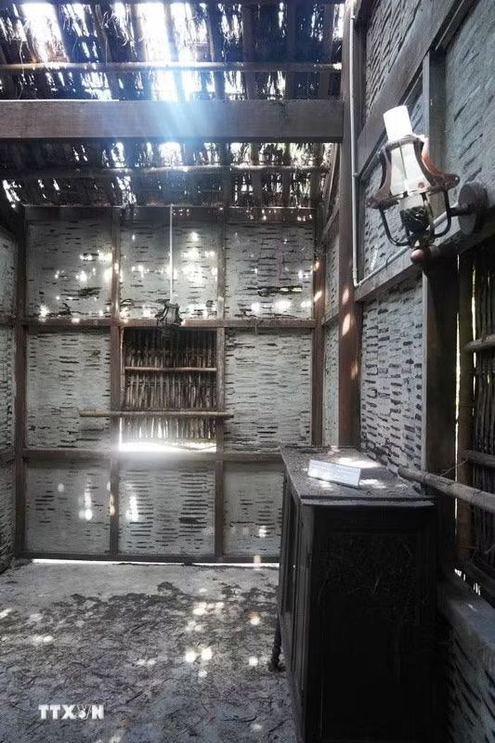 Gian bên phải của nhà ở cụ Phan Bội Châu trong Khu lưu niệm danh nhân Phan Bội Châu, phường Thuận Hóa, thành phố Huế hư hỏng nghiêm trọng. (Ảnh: Nguyên Lý/TTXVN)