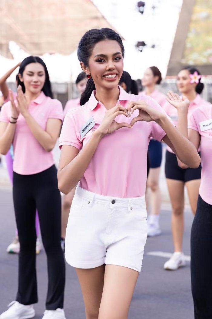 Thí sinh đến từ Campuchia gửi tình cảm yêu mến tới đất nước và con người Việt Nam. (Ảnh: BTC)