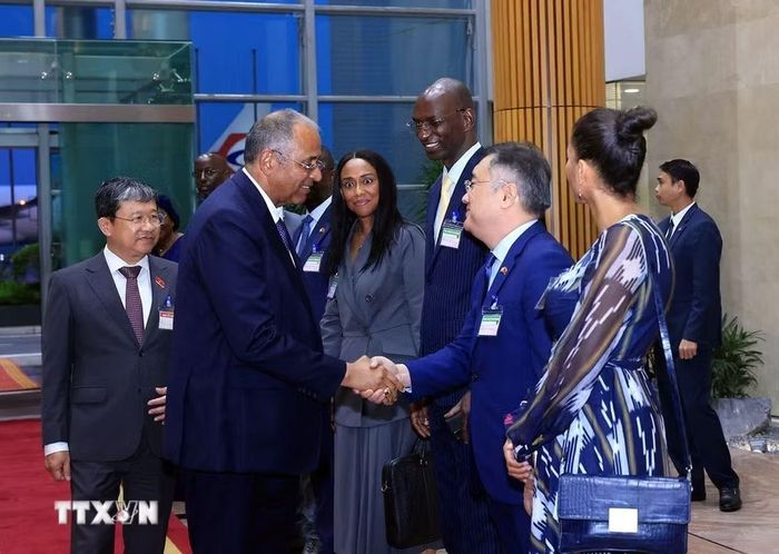 Chủ tịch Quốc hội nước Cộng hòa Côte d’Ivoire Patrick Achi đến Sân bay quốc tế Nội Bài. (Ảnh: Tuấn Anh/TTXVN)