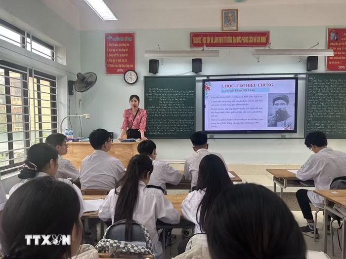 Giờ ôn luyện môn Văn của học sinh Trường Trung học cơ sở Tam Đảo, xã Tam Đảo, tỉnh Phú Thọ. (Ảnh: Nguyễn Thảo/TTXVN)