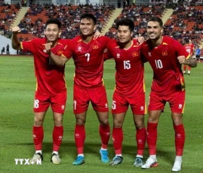 Niềm vui của các cầu thủ Việt Nam sau khi dẫn trước Thái Lan 2-0. (Ảnh: Phạm Hải/TTXVN)
