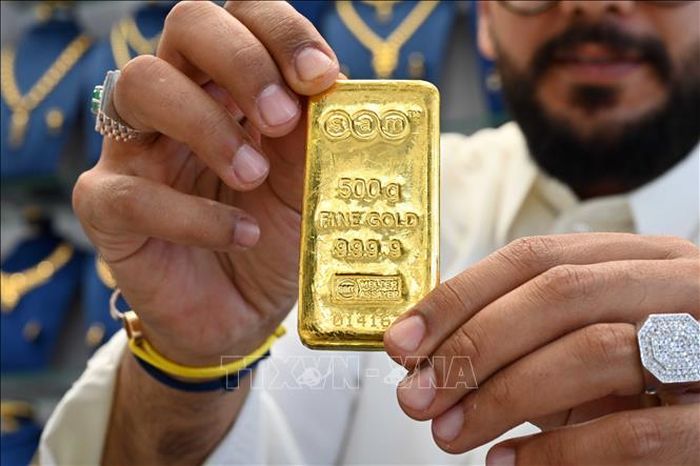 Vàng miếng được bán tại cửa hàng ở Kuwait City, Kuwait. Ảnh: THX/TTXVN phát