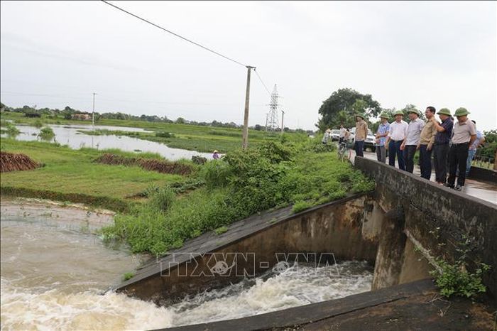 Trạm bơm Ngọc thức, xã Thọ Ngọc đang vận hành 4/5 máy vào lúc 7h45 ngày 21/8/26, tiêu nước dân sinh và nước đệm.