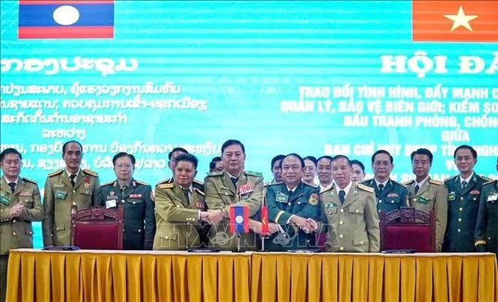Ban Chỉ huy Bộ đội Biên phòng tỉnh Nghệ An (Việt Nam) ký Bản ghi nhớ với Ban Giám đốc Công an các tỉnh Xiengkhuang, Bolikhamsai, Houaphan (Lào).