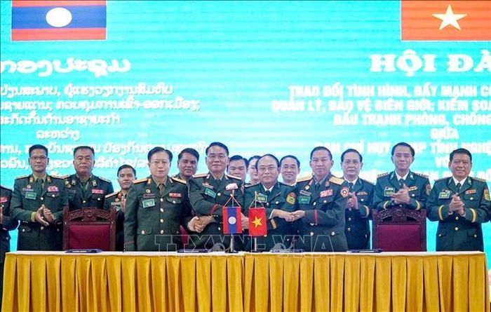 Ban Chỉ huy Bộ đội Biên phòng tỉnh Nghệ An (Việt Nam) ký Bản ghi nhớ với Bộ Chỉ huy Quân sự các tỉnh Xiengkhuang, Bolikhamsai, Houaphan (Lào).