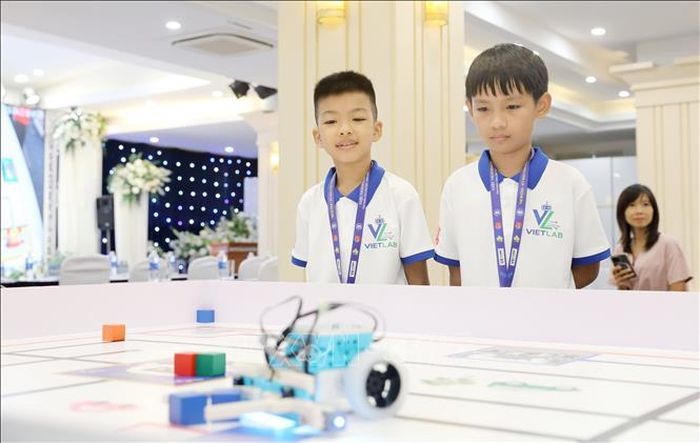 Các đội thể hiện phần thi tại Cuộc thi Robocon tỉnh Hưng Yên lần thứ I năm 2026.