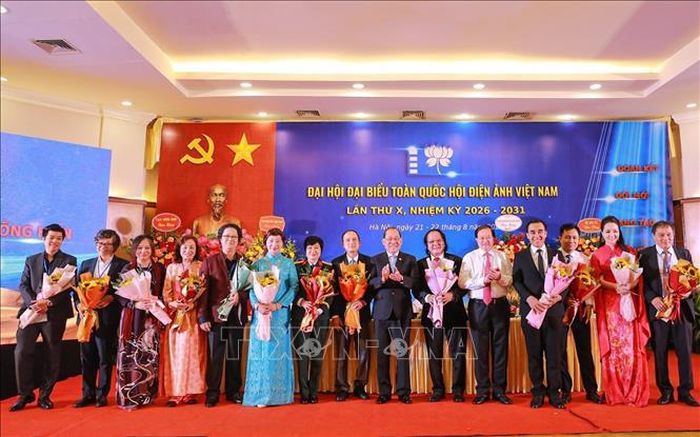 Ban chấp hành Hội Điện ảnh Việt Nam lần thứ X, nhiệm kỳ 2026 - 2031 ra mắt Đại hội. Ảnh: Khánh Hòa/TTXVN
