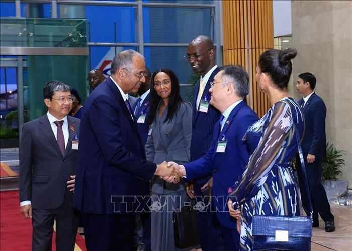 Chủ tịch Quốc hội nước Cộng hòa Côte d’Ivoire Patrick Achi đến sân bay quốc tế Nội Bài. Ảnh: Tuấn Anh/TTXVN