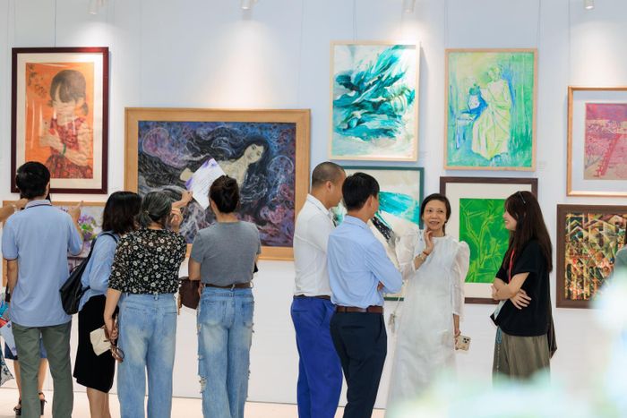 Không gian triển lãm tạo nên cuộc đối thoại giữa truyền thống và đương đại, giữa những giá trị văn hóa dân tộc và hơi thở sáng tạo của thời đại mới.