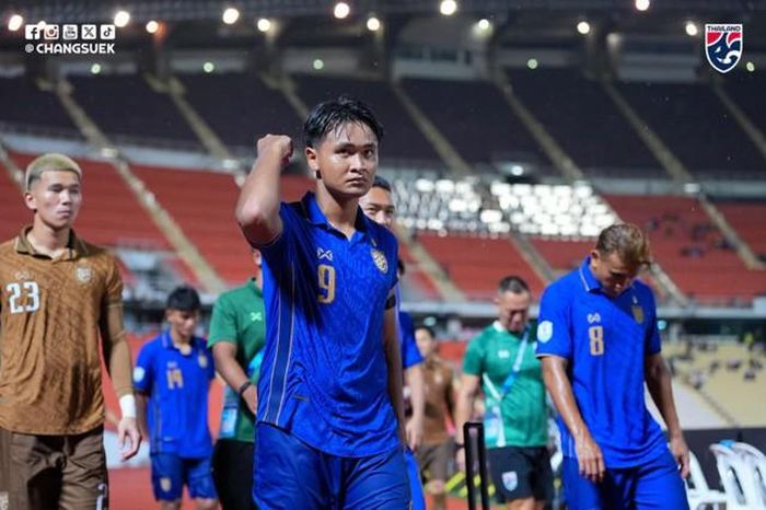 Đội tuyển Thái Lan vào chung kết sau khi thua Singapore 1-2 ngay ở Rajamangala. Ảnh Changsuek
