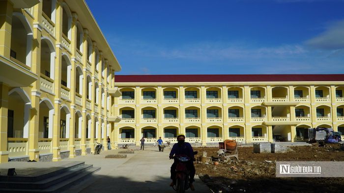 Các khối phòng học của trường đã hoàn thiện, sẵn sàng cho năm học mới.