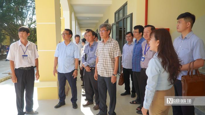 Đoàn công tác kiểm tra thực tế tại Trường Phổ thông Dân tộc nội trú - phường Hàm Thắng.