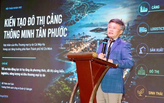 Các chuyên gia, nhà khoa học tham luận tại hội thảo.