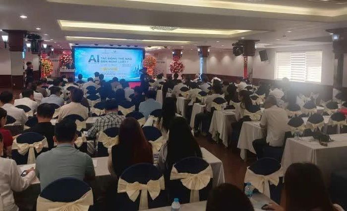 Tọa đàm thu hút đông đảo nhân sự trong giới luật sự, luật gia tham dự.