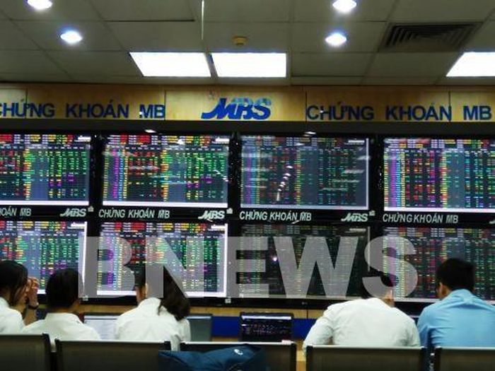 Giao dịch chứng khoán tại Công ty cổ phần Chứng khoán MB (MBS). Ảnh: Văn Giáp/Bnews/vnanet.vn